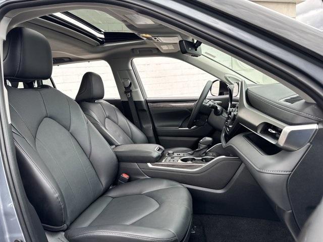 used 2024 Toyota Highlander car, priced at $39,991
