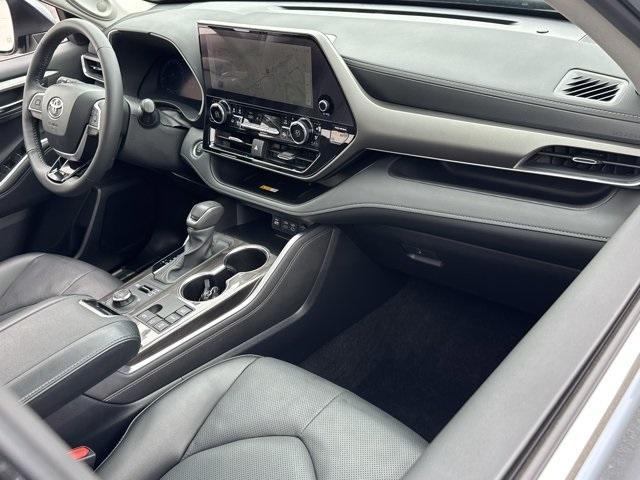 used 2024 Toyota Highlander car, priced at $39,991