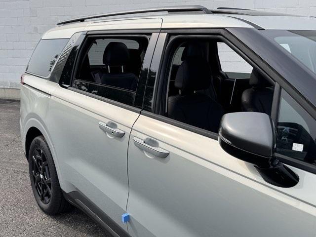 new 2025 Kia Carnival Hybrid car, priced at $53,345