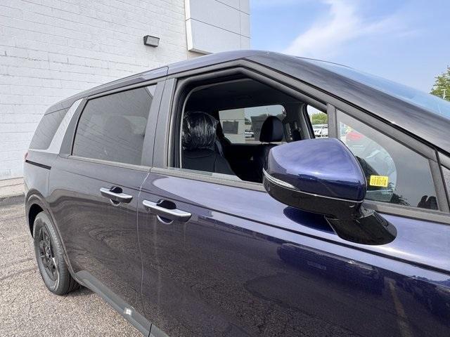 new 2025 Kia Carnival car, priced at $37,305