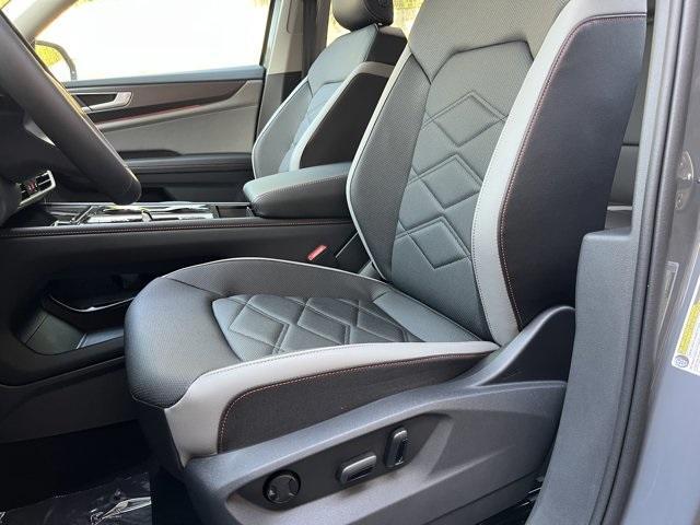 new 2025 Volkswagen Atlas car, priced at $40,476