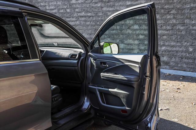 used 2022 Honda Pilot car, priced at $33,900