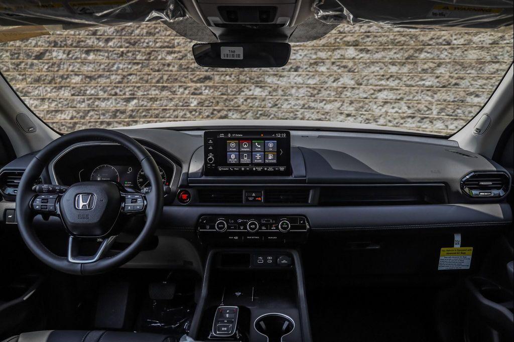 new 2025 Honda Pilot car, priced at $49,735