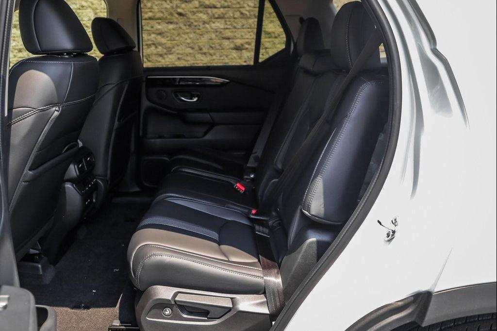 new 2025 Honda Pilot car, priced at $49,735