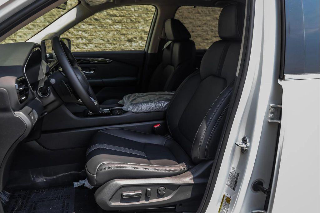 new 2025 Honda Pilot car, priced at $49,735