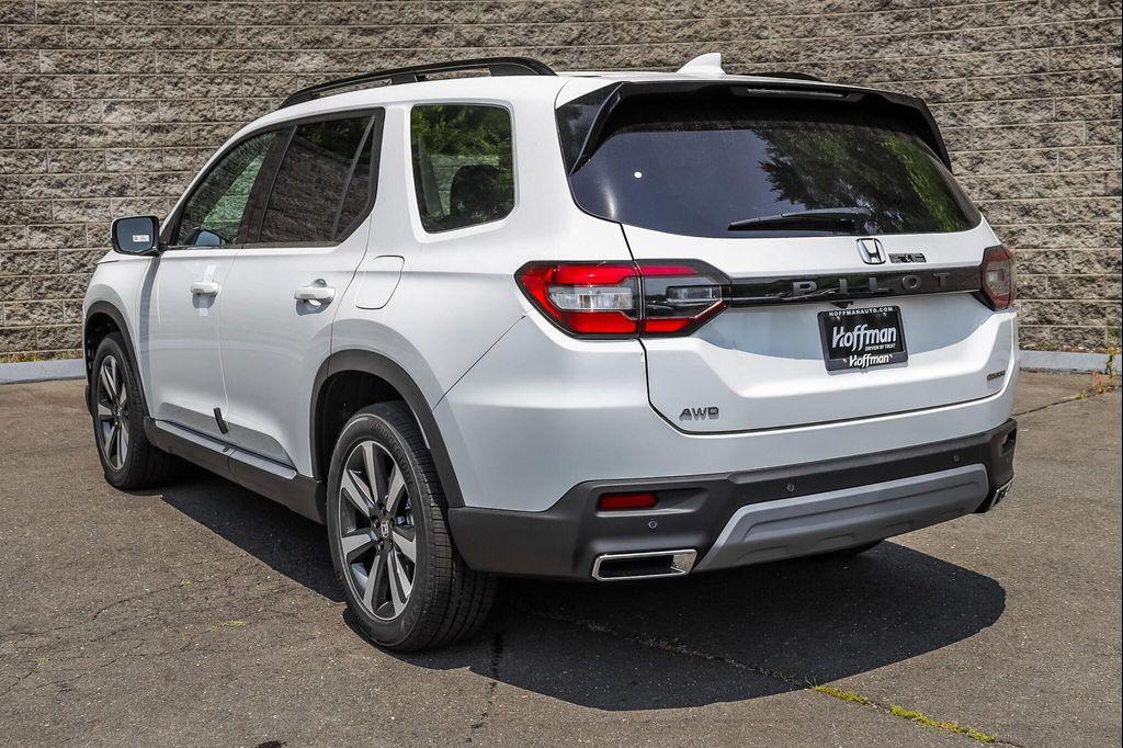 new 2025 Honda Pilot car, priced at $49,735
