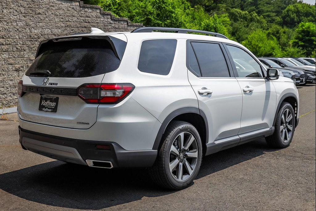 new 2025 Honda Pilot car, priced at $49,735