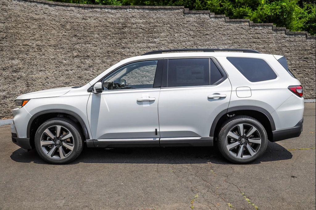 new 2025 Honda Pilot car, priced at $49,735