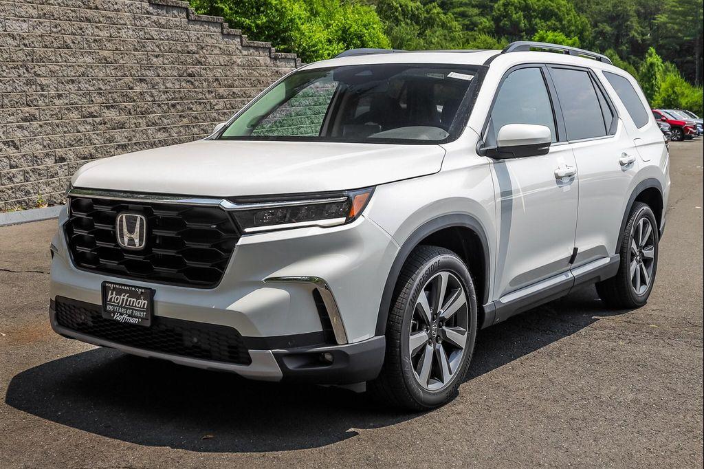 new 2025 Honda Pilot car, priced at $49,735