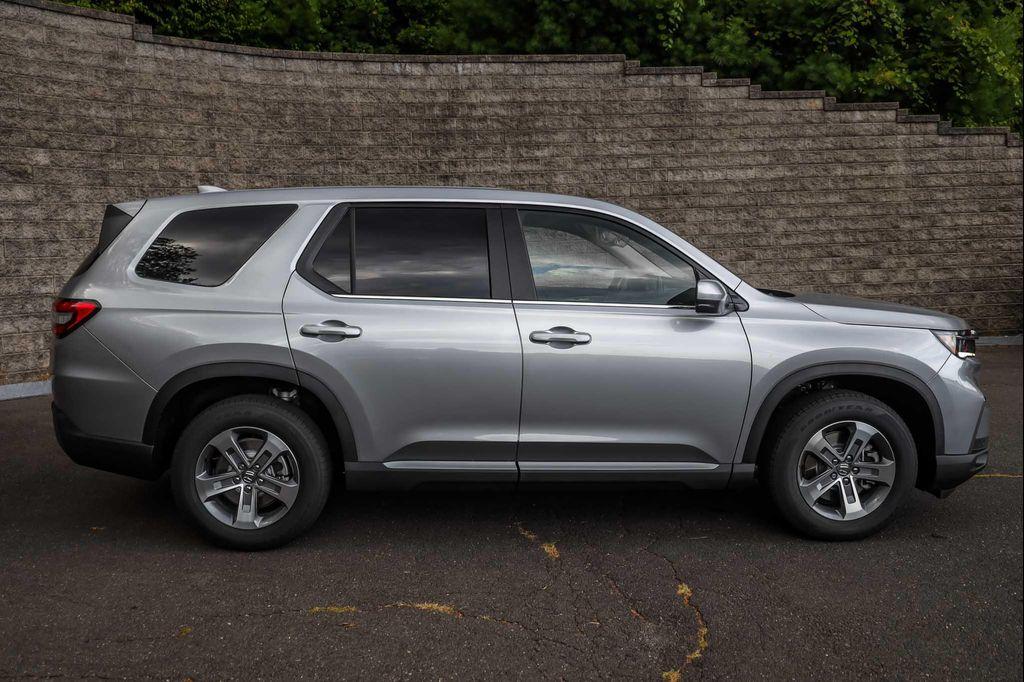 new 2025 Honda Pilot car, priced at $44,845