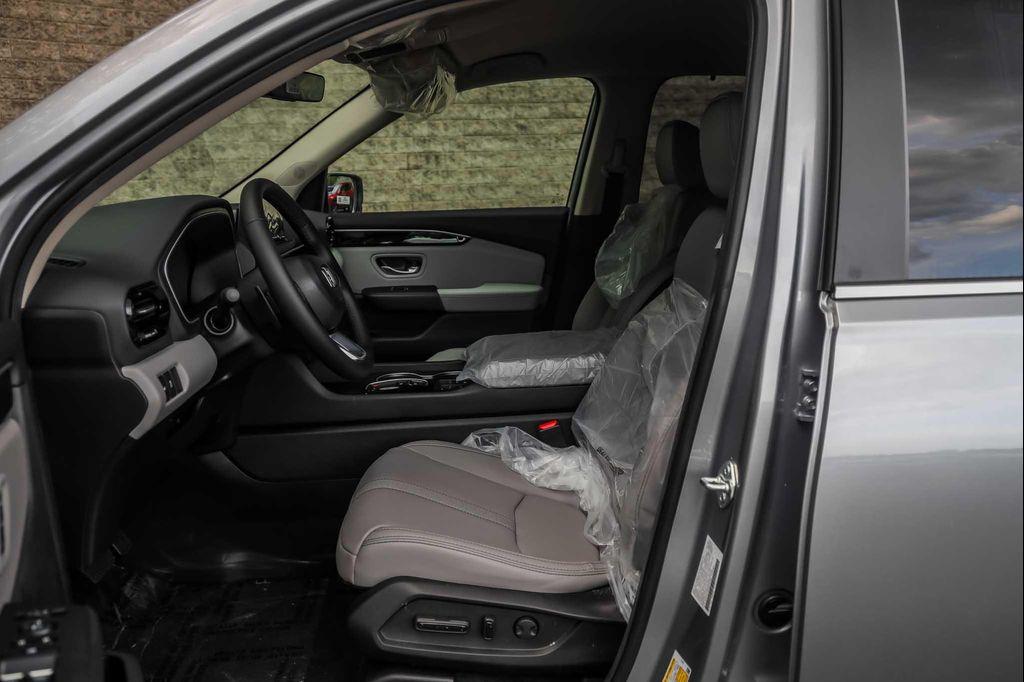 new 2025 Honda Pilot car, priced at $44,845