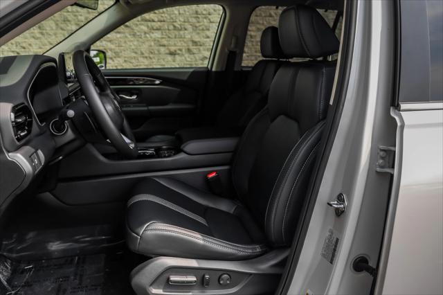 new 2025 Honda Pilot car, priced at $46,005