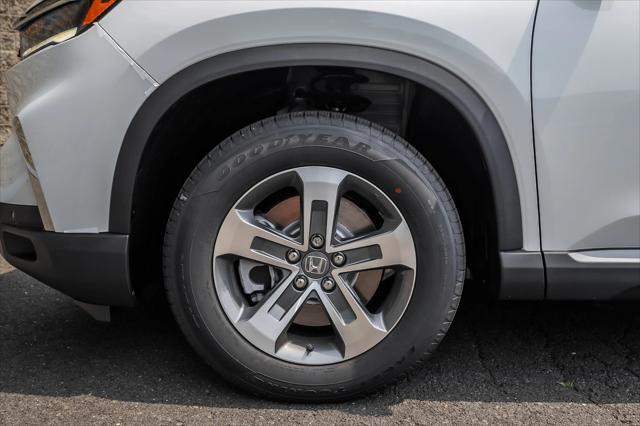 new 2025 Honda Pilot car, priced at $46,005