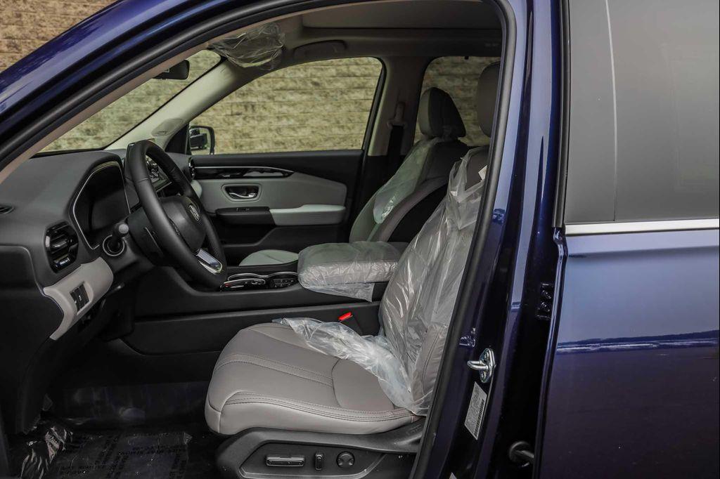 new 2025 Honda Pilot car, priced at $48,595