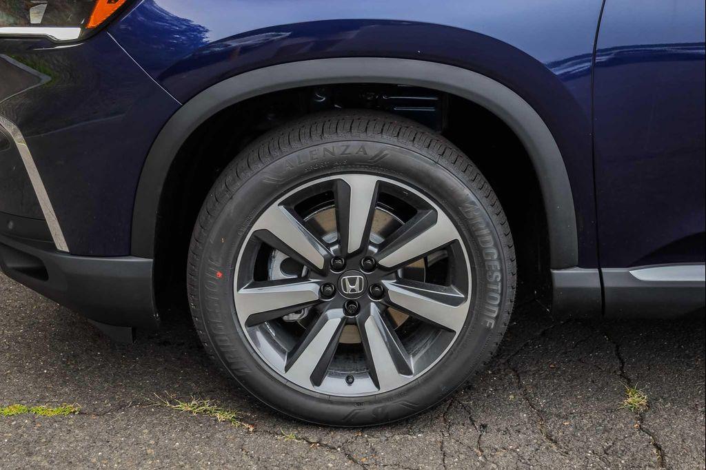 new 2025 Honda Pilot car, priced at $48,595