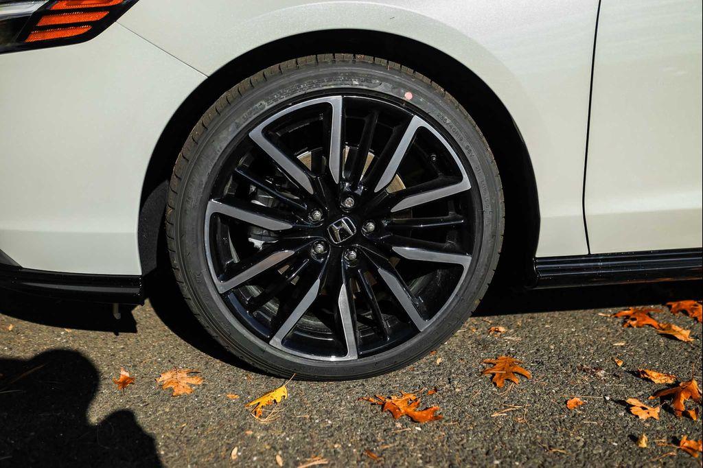 new 2025 Honda Accord Hybrid car, priced at $39,450