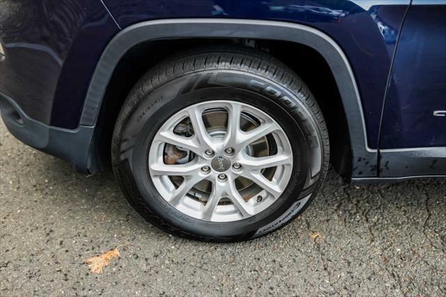 used 2015 Jeep Cherokee car, priced at $9,900