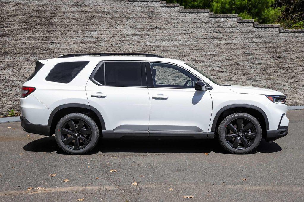 new 2025 Honda Pilot car, priced at $54,235
