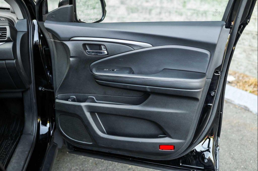 used 2022 Honda Pilot car, priced at $33,750