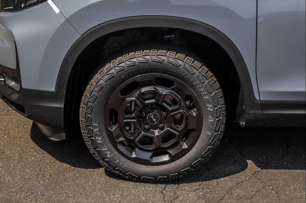 new 2025 Honda Ridgeline car, priced at $46,886