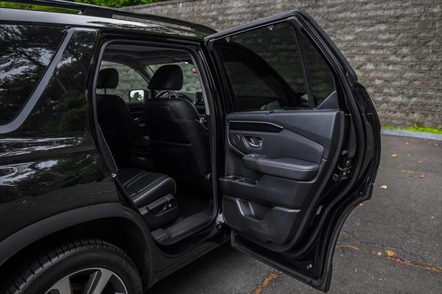 used 2023 Honda Pilot car, priced at $42,900