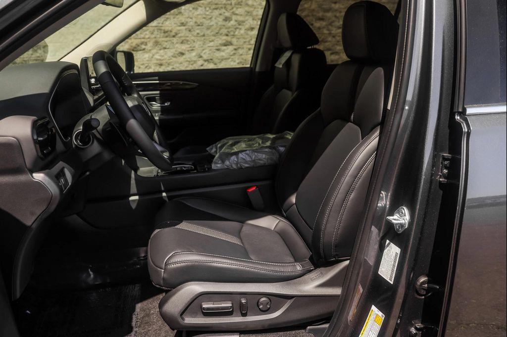 new 2025 Honda Pilot car, priced at $44,845