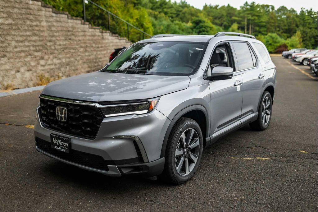 new 2025 Honda Pilot car, priced at $48,845