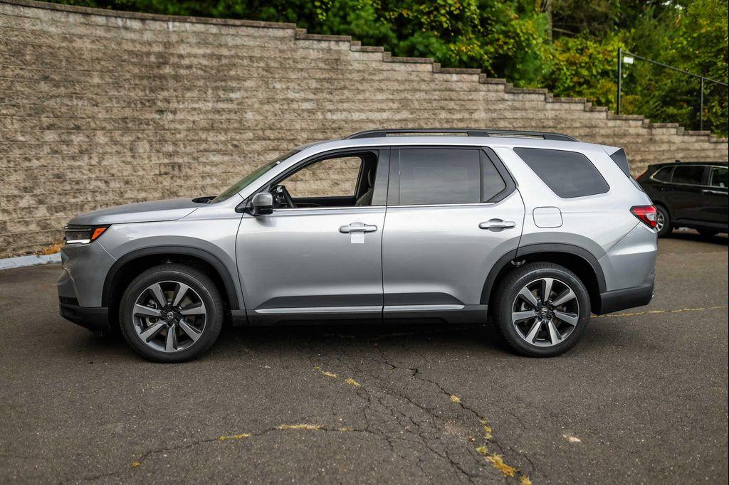 new 2025 Honda Pilot car, priced at $48,845