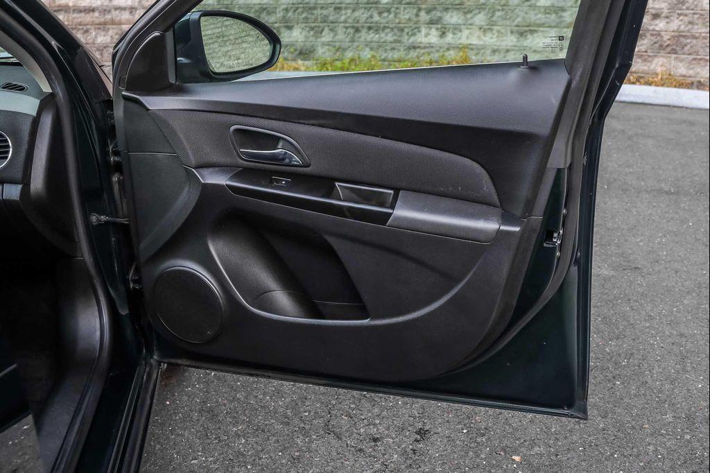 used 2014 Chevrolet Cruze car, priced at $6,900