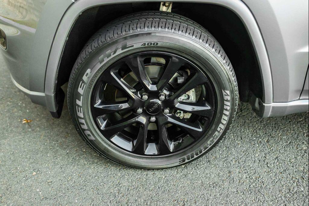 used 2021 Jeep Grand Cherokee car, priced at $25,900