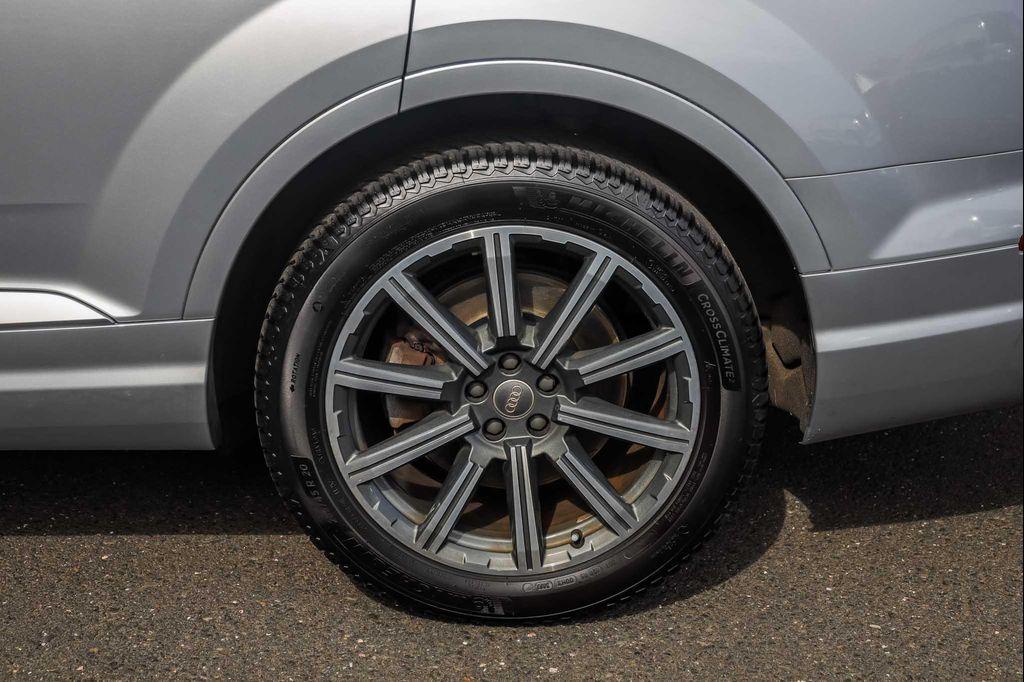 used 2017 Audi Q7 car, priced at $13,000