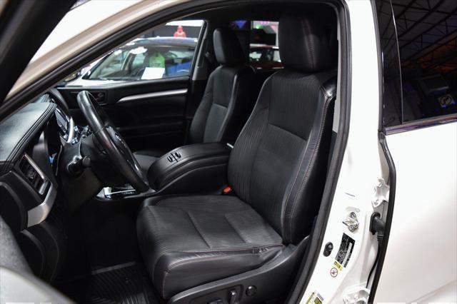 used 2014 Toyota Highlander car, priced at $25,985