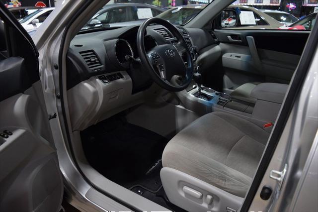 used 2013 Toyota Highlander car, priced at $24,985