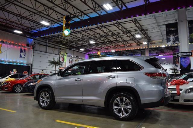 used 2015 Toyota Highlander car, priced at $26,985