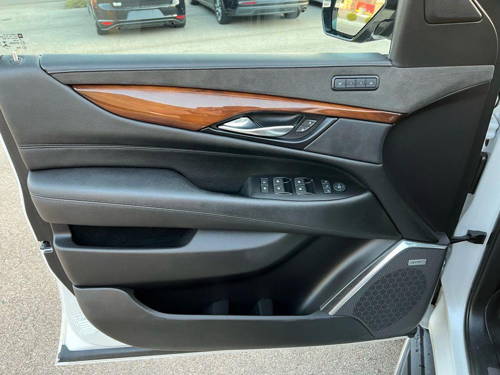 used 2020 Cadillac Escalade ESV car, priced at $28,975