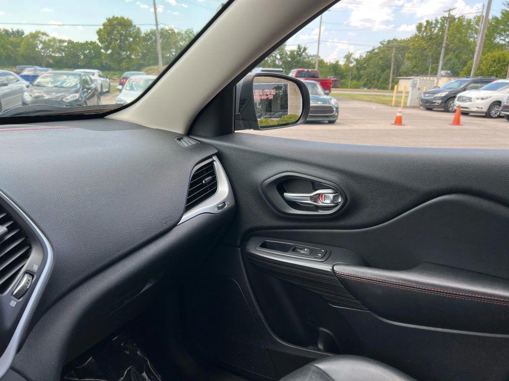 used 2015 Jeep Cherokee car, priced at $10,475