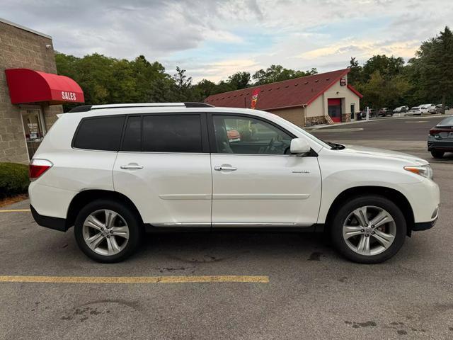 used 2012 Toyota Highlander car, priced at $11,495