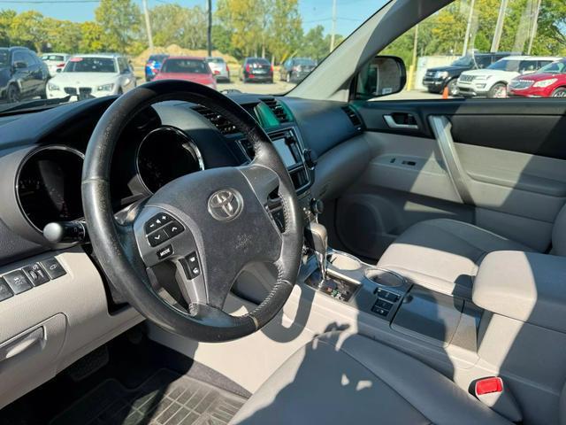 used 2013 Toyota Highlander car, priced at $13,925