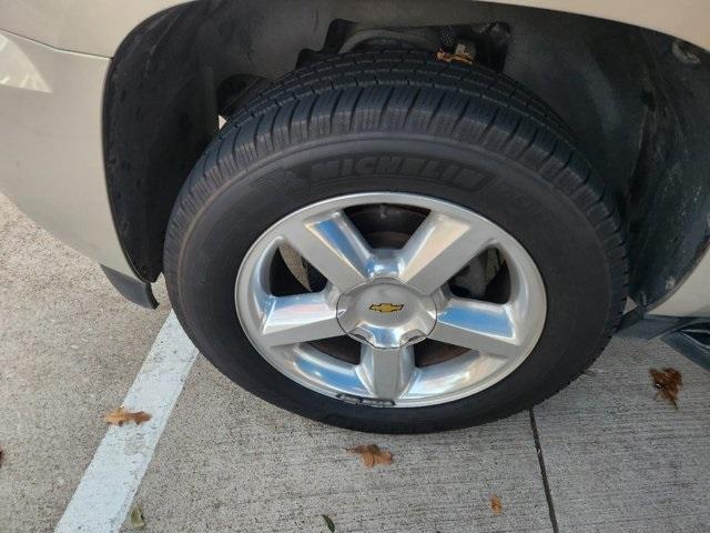 used 2008 Chevrolet Suburban car, priced at $13,000