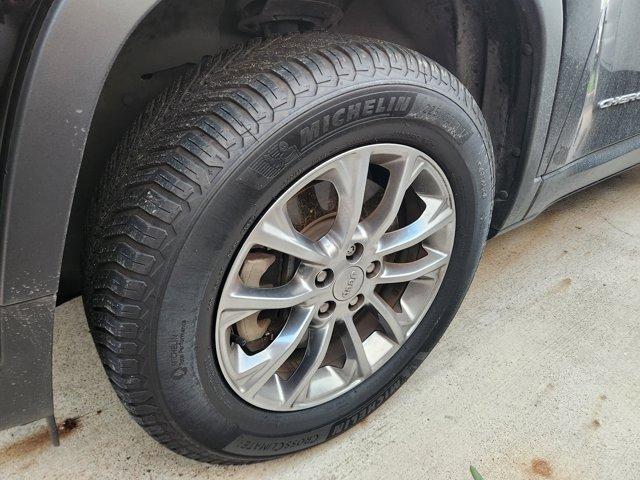 used 2021 Jeep Cherokee car, priced at $17,450