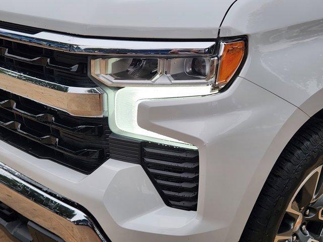 used 2025 Chevrolet Silverado 1500 car, priced at $40,290