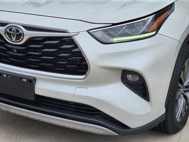 used 2021 Toyota Highlander car, priced at $30,800