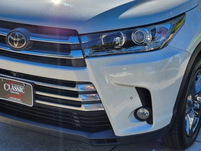 used 2018 Toyota Highlander car, priced at $26,800