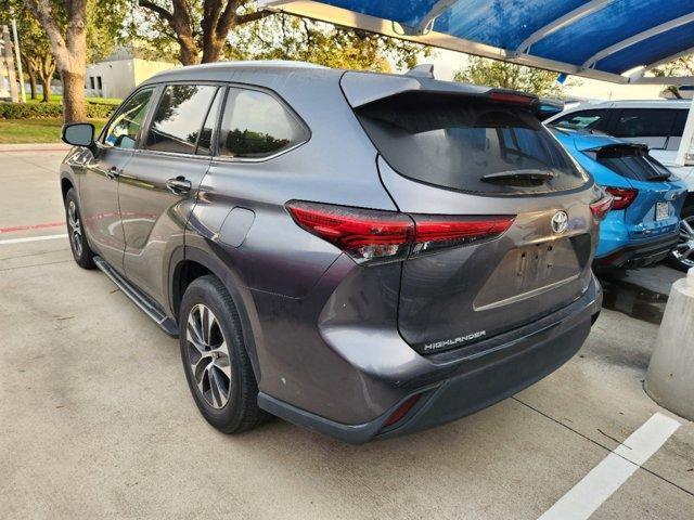 used 2020 Toyota Highlander car, priced at $31,000