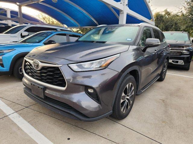 used 2020 Toyota Highlander car, priced at $31,000