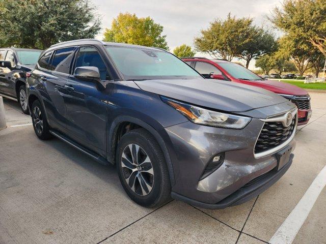 used 2020 Toyota Highlander car, priced at $31,000