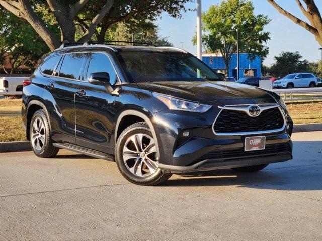 used 2020 Toyota Highlander car, priced at $29,300