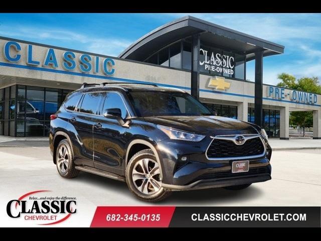 used 2020 Toyota Highlander car, priced at $29,300