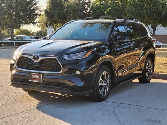 used 2020 Toyota Highlander car, priced at $29,300