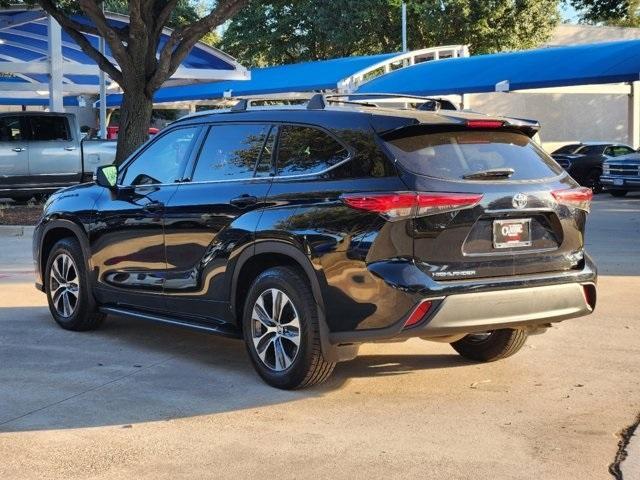 used 2020 Toyota Highlander car, priced at $29,300